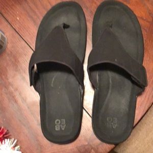 Abeo padded flip flops
